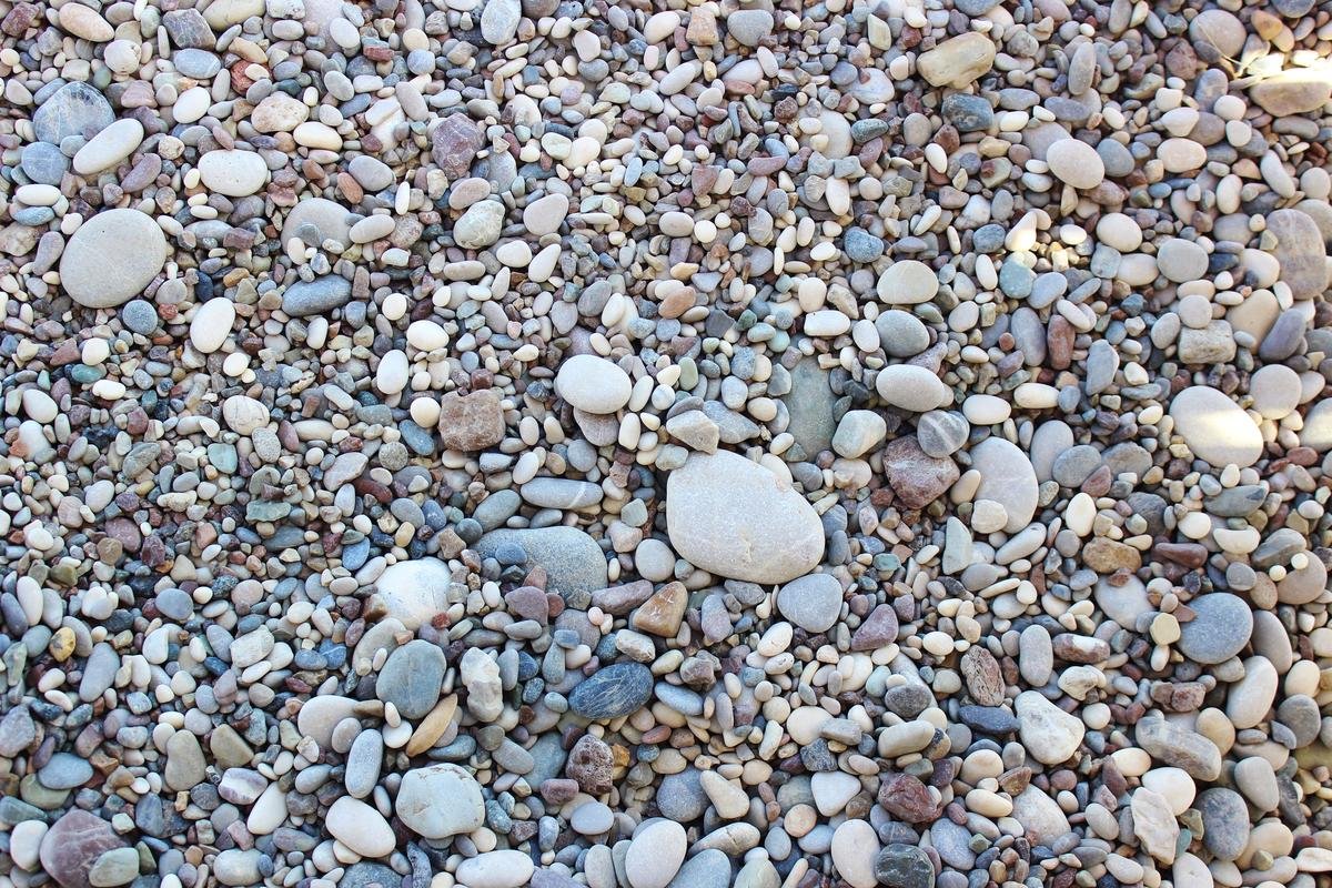 Practical Ways to Keep Garden Mulch in Place